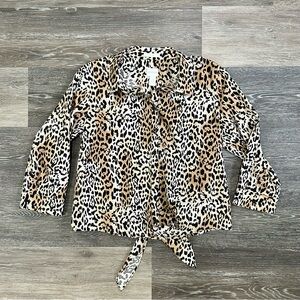 Chico’s No-Iron Leopard Print Tie Front Shirt Blouse Size Medium (1)